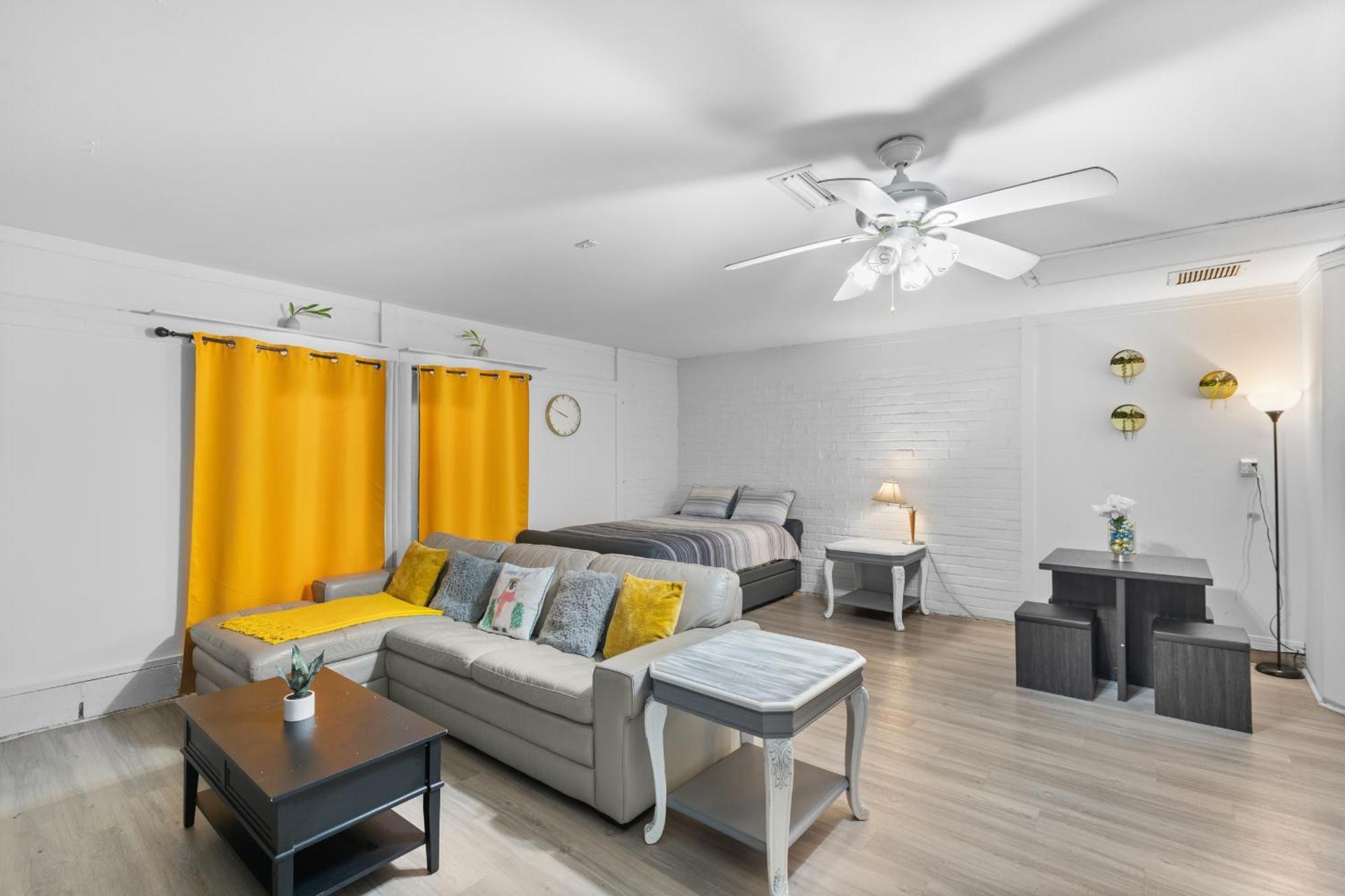 Pet Friendly Large Studio With Free Wi-Fi In Great Location! 奥兰治帕克 外观 照片